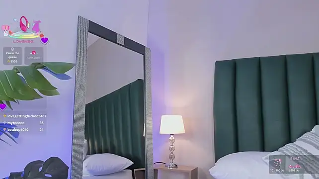 juicy_led_'s Live XXX Chat