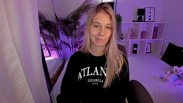 LauraPurr Adlı Modelin Canlı XXX Sohbeti