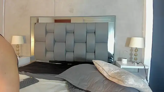 Chat +18 de Charlie___Musk ao vivo