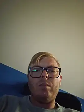 blondeboy92 – Naživo XXX chat