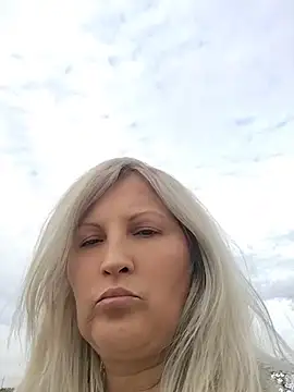 Divineblond Chat XXX live