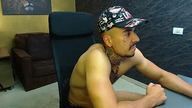 RomeoBodhi live XXX chat