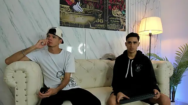 צ'אט XXX בשידור חי של COOL_BOYS2