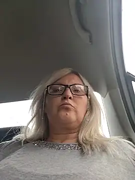 צ'אט XXX בשידור חי של Divineblond