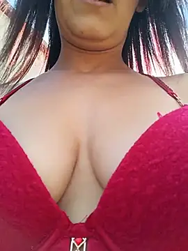 Alina03210のライブXXXチャット