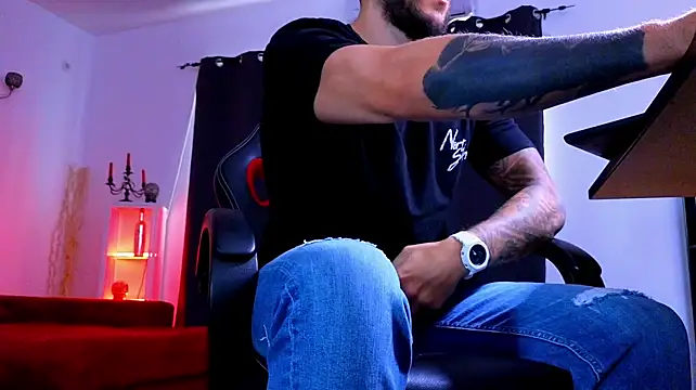 MightyAaron66 XXX чат на живо