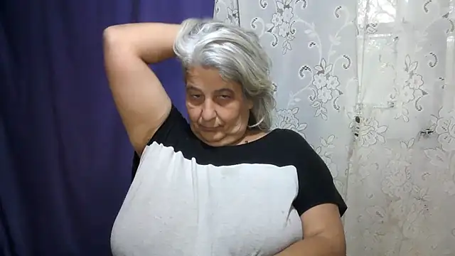 Chat XXX en directo de ExquisiteMature