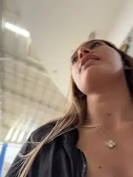 Ana____ Adlı Modelin Canlı XXX Sohbeti