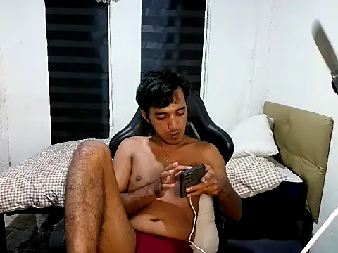 Chat +18 de Spicy_RowyCam ao vivo