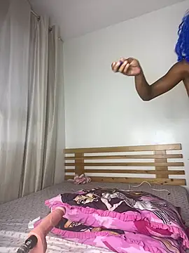 Pokazy przed kamerką – pixie_tease
