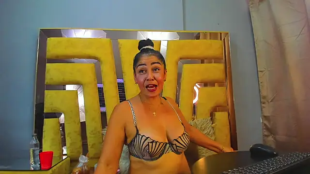 VikyThomsonn Chat XXX in diretta