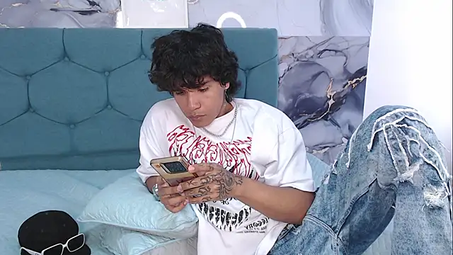 MaximilianRoth's Live XXX Chat