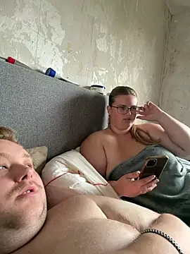 CurvyPaar2 Live XXX-Chat