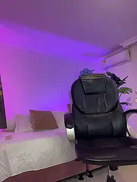 צ'אט XXX בשידור חי של JANYLOVE__