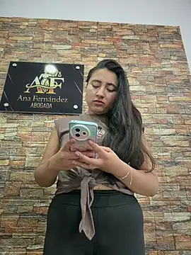 _Sarah-Office1: απευθείας συνομιλία ΧΧΧ