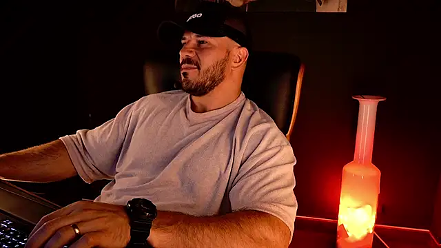 AngeloEric Chat XXX live