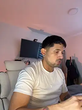 TroyeKnight Live XXX-chat