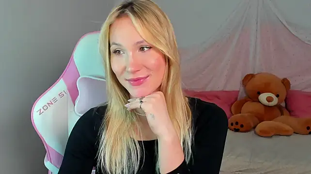 ElaraVoltage's Live XXX Chat