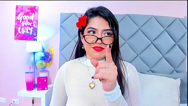 NahomyAdams Chat XXX live