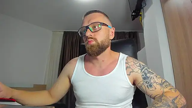 צ'אט XXX בשידור חי של Findom_guy