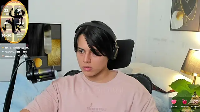 Thom_Ohtani élő XXX-chatje