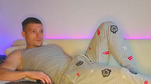 XXX chat uživo modela JulianTurner