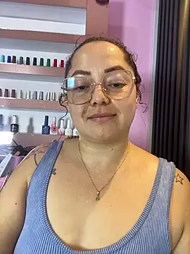 Nails_Lucia Chat XXX live