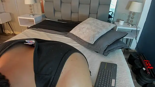 Charlie___Musk লাইভ XXX চ্যাট