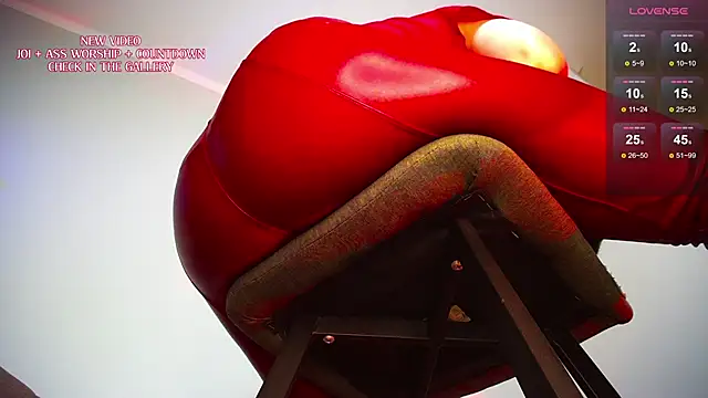 צ'אט XXX בשידור חי של KinkyMissCherry