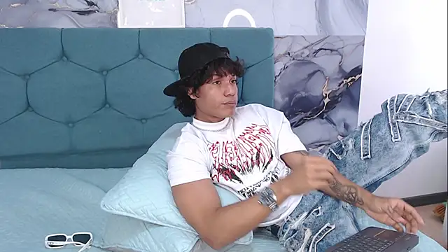 Chat +18 de MaximilianRoth ao vivo