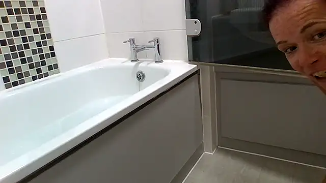 Busty-Belfast-Irish-Girl Chat XXX in diretta