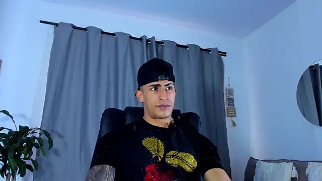 Mr_adrian's Live XXX Chat