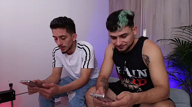 XXX chat uživo modela Two_sinzXX