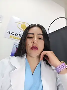 CAROLINE__07 Adlı Modelin Canlı XXX Sohbeti