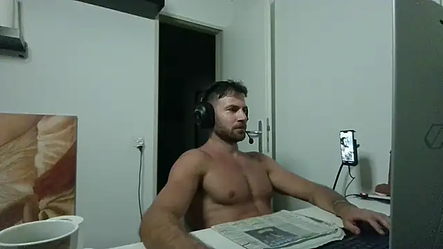 Pokazy przed kamerką – alpha-hunk