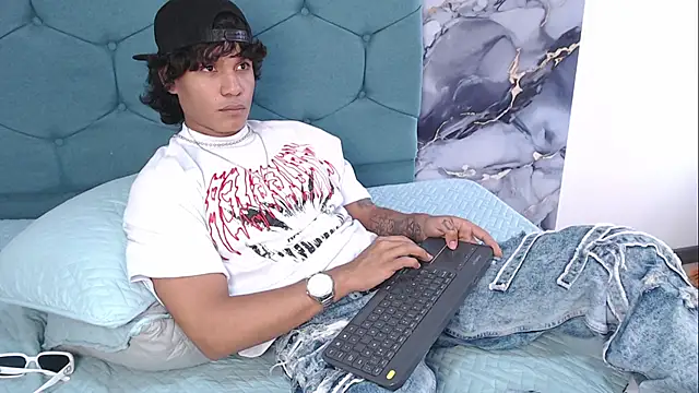 MaximilianRoth Live XXX-Chat