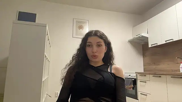 LisetteGhazvini Live XXX-Chat
