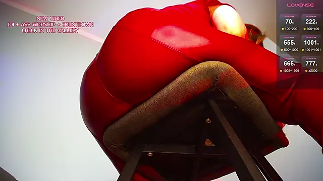 KinkyMissCherry élő XXX-chatje