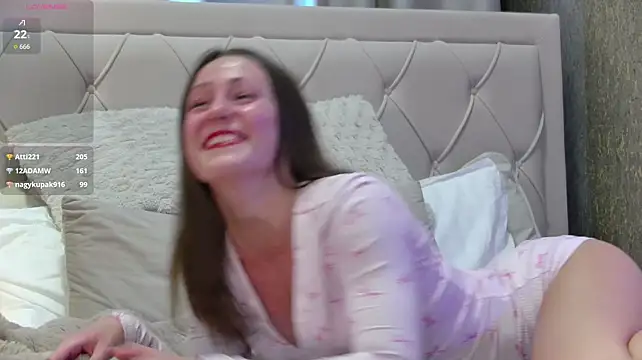 LucyLacee élő XXX-chatje