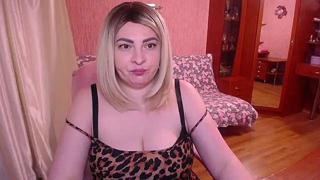 -MeowMeow's Live XXX Chat