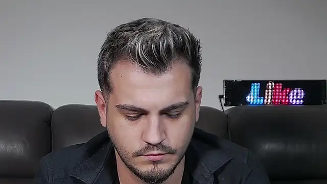 دردشة CrazyDom1 الجنسية المباشرة