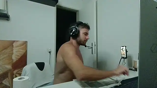 alpha-hunk's Live XXX Chat