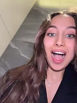 ICrazyOneIRL লাইভ XXX চ্যাট