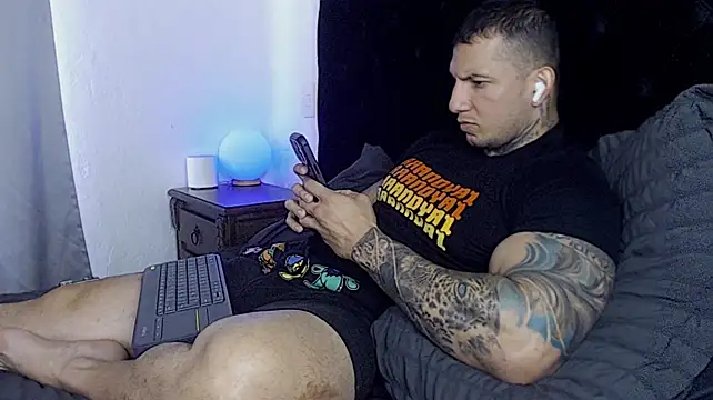 Chat +18 de Shane_Clay ao vivo