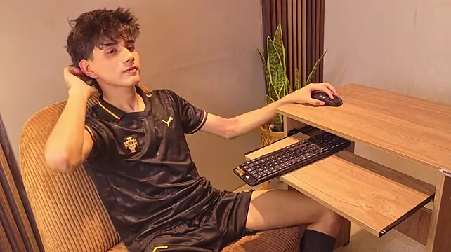 christopher_robin4 Adlı Modelin Canlı XXX Sohbeti