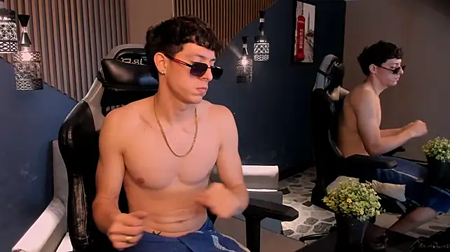 Chat XXX ao vivo de TheGhostforeeonss