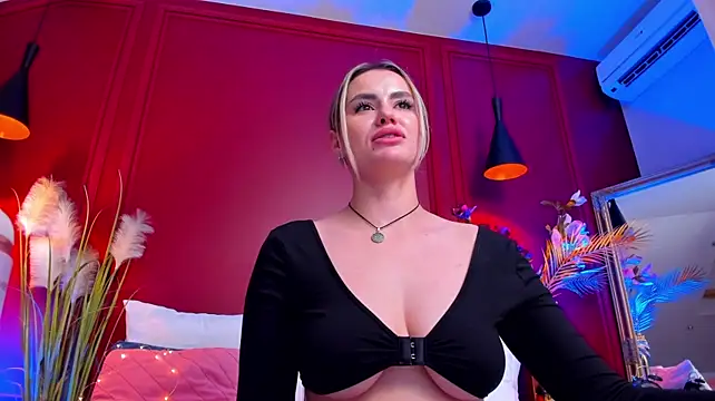LunaKale's Live XXX Chat