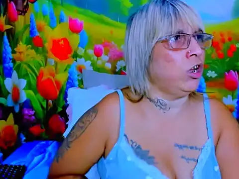 indianroxyn Live XXX chat