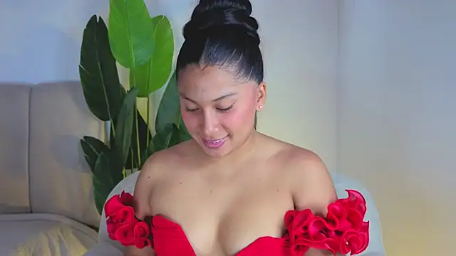LinnaGardenia XXX чат на живо