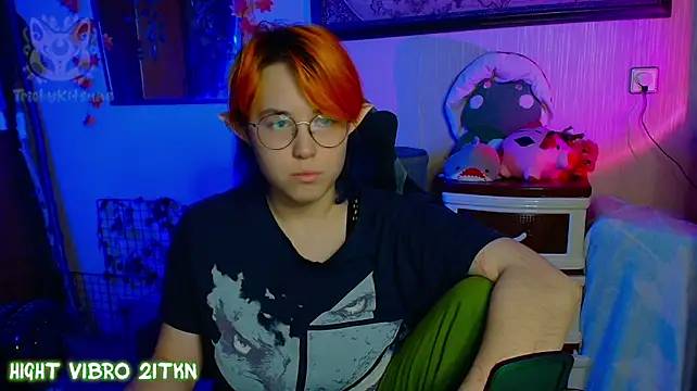 TrickyKitsune Adlı Modelin Canlı XXX Sohbeti